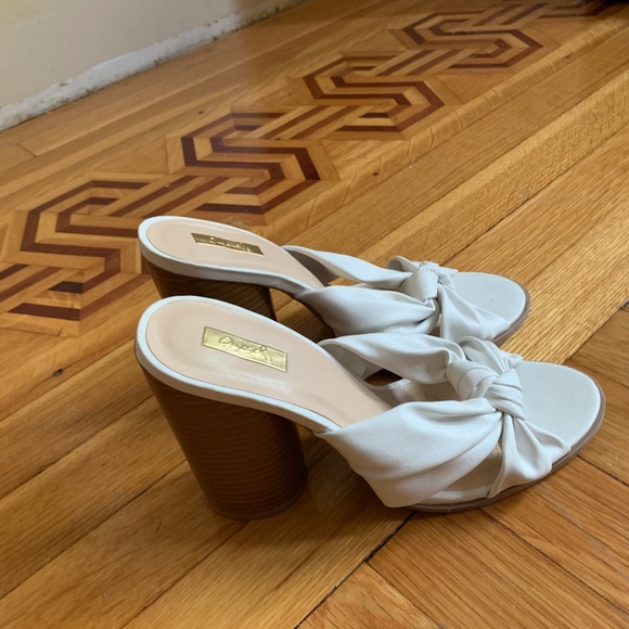 Qupid Metallic Twist-Front Heels NEW - Picture 2 of 4